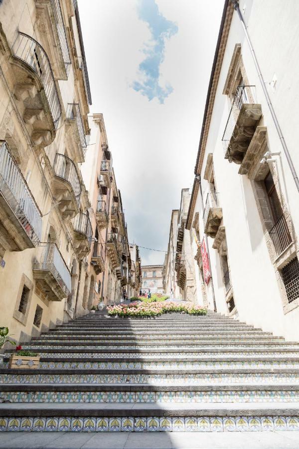 Palazzo Taranto Luxury Rooms カルタジローネ エクステリア 写真